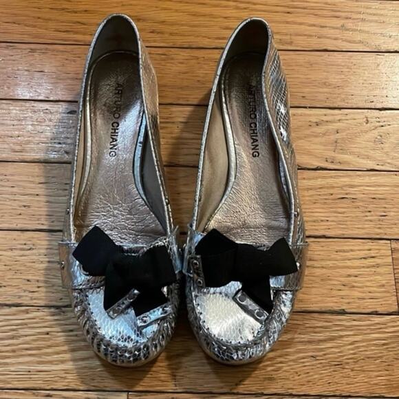 Womens Size 7 Arturo Chiang Silver Slip on Flats Silver snake skin look with bla - Picture 3 of 5